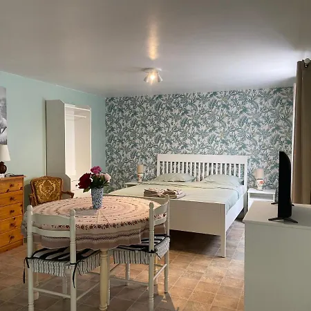Independante Bed & Breakfast *